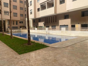 Appartement plaisant et bien équipé avec piscine